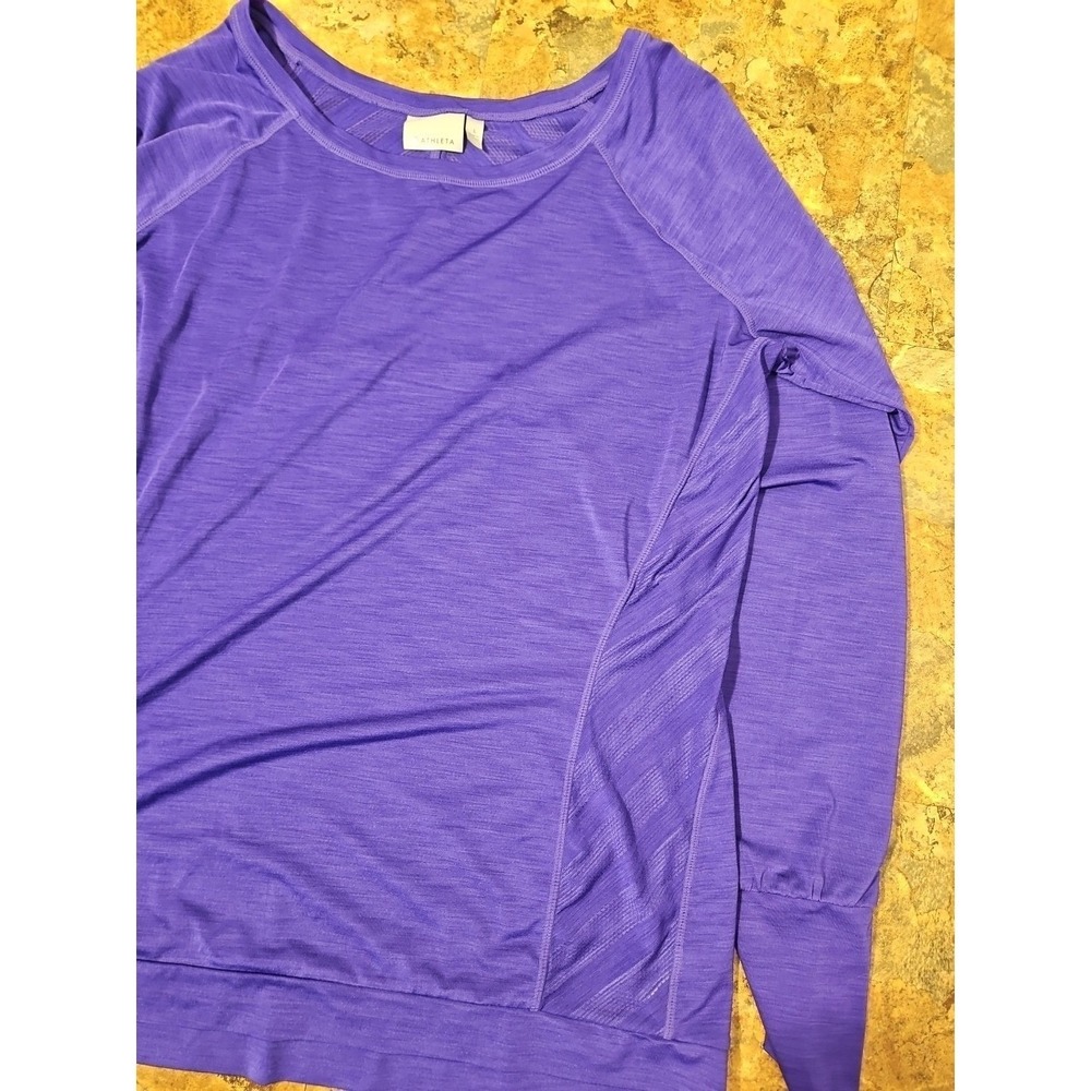 Athleta Womens thin Long Sleeves Thumbholes Purple Size L Light Weight (A168‎